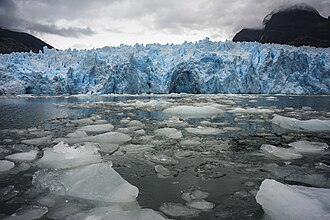 Vista panorámica de la Laguna San Rafael y sus glaciares circundantes