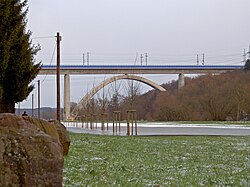 Puente ferroviario sobre el valle del Lahn utilizado por trenes de alta velocidad