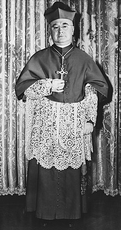 El cardenal estadounidense Francis Spellman durante su asistencia al Congreso Eucarístico.