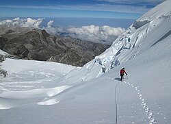 Montañistas en las laderas de la Sierra Nevada