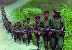 Miembros de las Fuerzas Armadas Revolucionarias de Colombia hacia 1998.