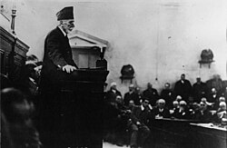 Venizelos en el parlamento en 1933