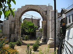 Arco romano en la Via Recta