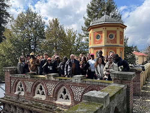 Fotografía de grupo de estudiantes y profesores del máster TPTI en Italia