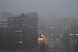 Fuerte lluvia en calles inundadas