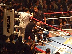 Remy Bonjasky tras la agresión en Yokohama.