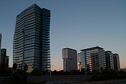 Illa del Mar y edificios cercanos