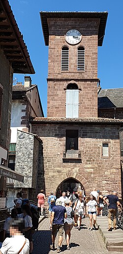 Puerta de Nuestra Señora y Torre Iglesia en San Juan de Pie de Puerto