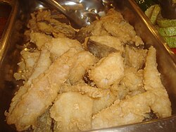 Plato de bacalao rebozado y frito