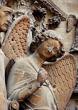 Ángel de la sonrisa en la catedral de Reims