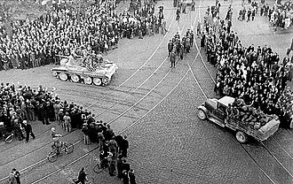 Tanque soviético en Riga en 1940