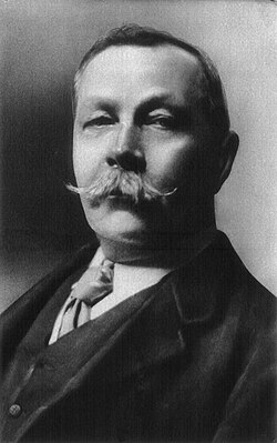 Arthur Conan Doyle fotografiado por Arnold Genthe en 1914