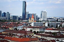 Torres y arquitectura moderna en el Centro Internacional de Viena