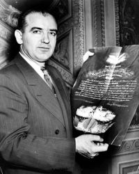 Fotografía del senador Joseph R. McCarthy.