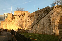 Fragmento de las murallas medievales defensivas de Southampton