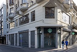 Cafetería Starbucks en la Ciudad Vieja de Montevideo, Uruguay