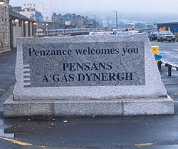 Señalización bilingüe en inglés y córnico en Penzance