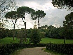 Vista general del interior del parque de la Villa Ada
