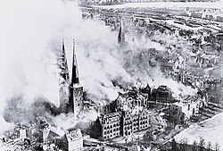 Catedral de Lübeck durante los daños de la guerra