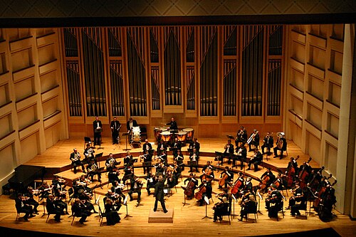 Orquesta Filarmónica de Dublín tocando la Sinfonía n.º 4 de Piotr Ilich Chaikovski