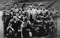 Jugadores del Rugby Roma con el trofeo del Campeonato de Italia