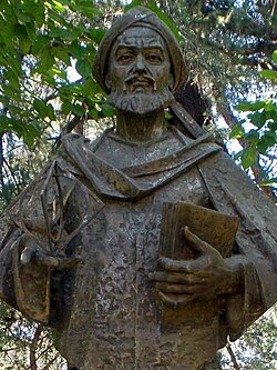 Estatua de Al-Juarismi en Madrid, España