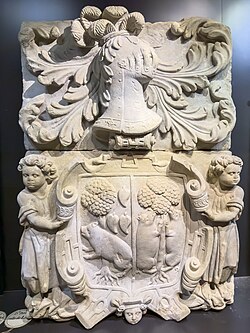 Escudo heráldico en piedra