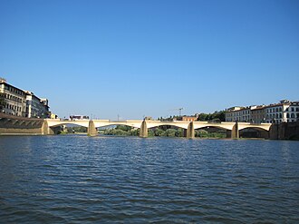 Vista general del Ponte alle Grazie en Florencia
