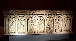 Detalle de un sarcófago paleocristiano con fustes torsos