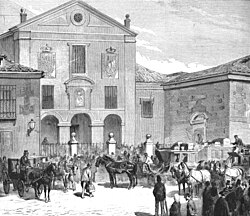 Gentío congregado frente al inmueble en 1876