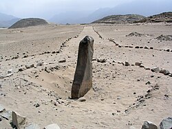 Monolito o huanca hincado utilizado en observaciones astronómicas