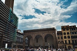 Vista lateral de la Loggia dei Lanzi
