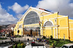 Fachada principal de la Terminal de Buses de La Paz