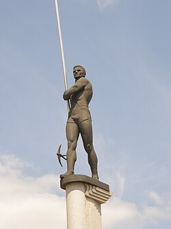 Estatua en honor a Sergey Bubka ubicada en la ciudad de Donetsk.