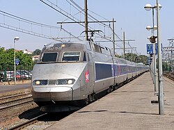 Unidad TGV-R circulando por las vías cerca de Béziers