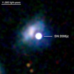 Supernova SN 2006jc. La explosión de una supernova similar pudo suceder cerca de la Tierra hace unos 445 millones de years.