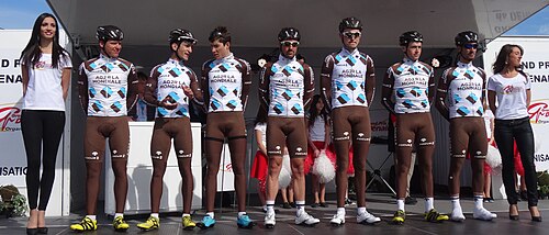 Fotografía histórica representativa del conjunto ciclista en sus distintas etapas.