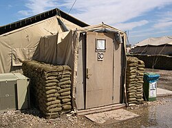 Tienda militar con aire acondicionado en Irak