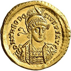 Solidus de oro emitido bajo el mandato del emperador Teodosio II