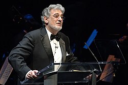 Plácido Domingo interpretando ópera.