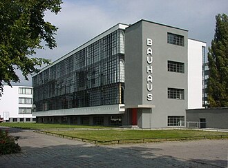 Edificio de la Bauhaus en Dessau diseñado por Walter Gropius