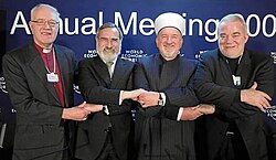 Clero de diferentes religiones incluyendo anglicanismo, judaísmo, islam y evangelicalismo