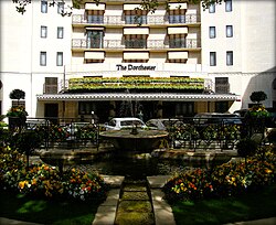 The Dorchester abrió sus puertas en 1931 y mantiene su estilo art déco.