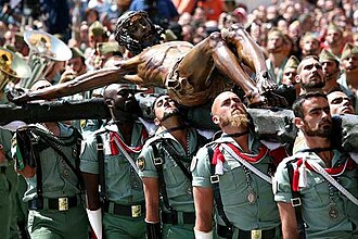 Legionarios portando al Cristo de la Buena Muerte