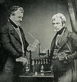 Retratos de Michael Faraday y John Daniell
