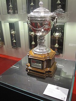 Trofeo de la Copa Latina conquistado por el Benfica