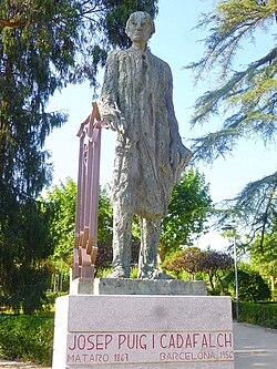 Monumento conmemorativo dedicado a Josep Puig i Cadafalch