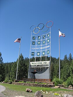 Recuerdo exterior de los Juegos Olímpicos en las inmediaciones de la villa olímpica de Squaw Valley