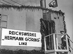 Hermann Göring visitando instalaciones de la Reichswerke.