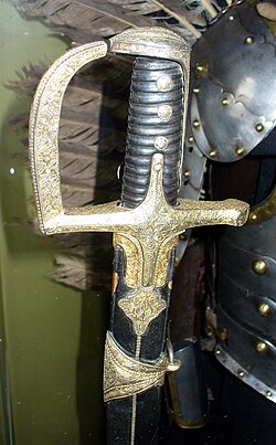 Húsar alado polaco equipado con su sable en el año 1614.